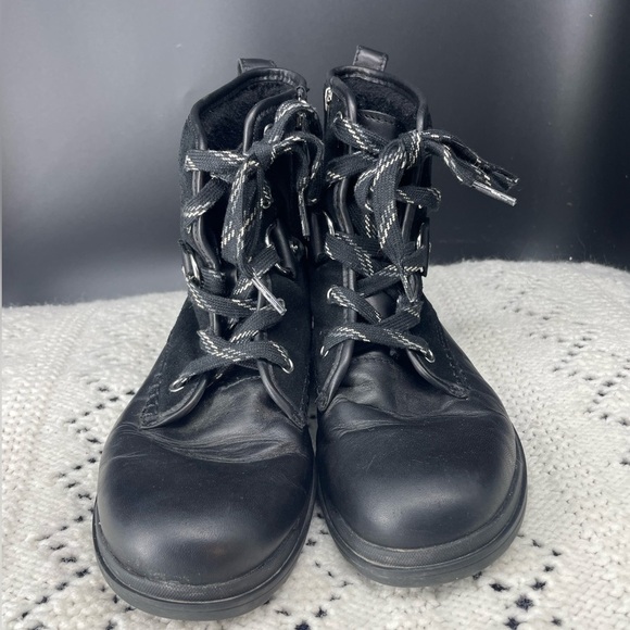 UGG Women’s 8 Black Hapsburg Hiker Leather Suede Lace Up Winter Boot Waterproof - Picture 2 of 8